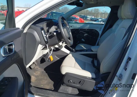 2021 Volvo Xc40 T5 Momentum из США, поврежденный, VIN YV4162UK7M2583085